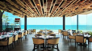 2 restaurantes, café da manhã, culinária internacional