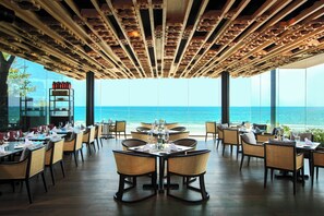 2 restaurants; breakfast, lunch and dinner served  - Hua Hin Marriott Resort & Spa (Hua Hin)