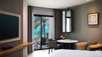 Suite, 1 chambre | 1 chambre, minibar, coffres-forts dans les chambres, bureau