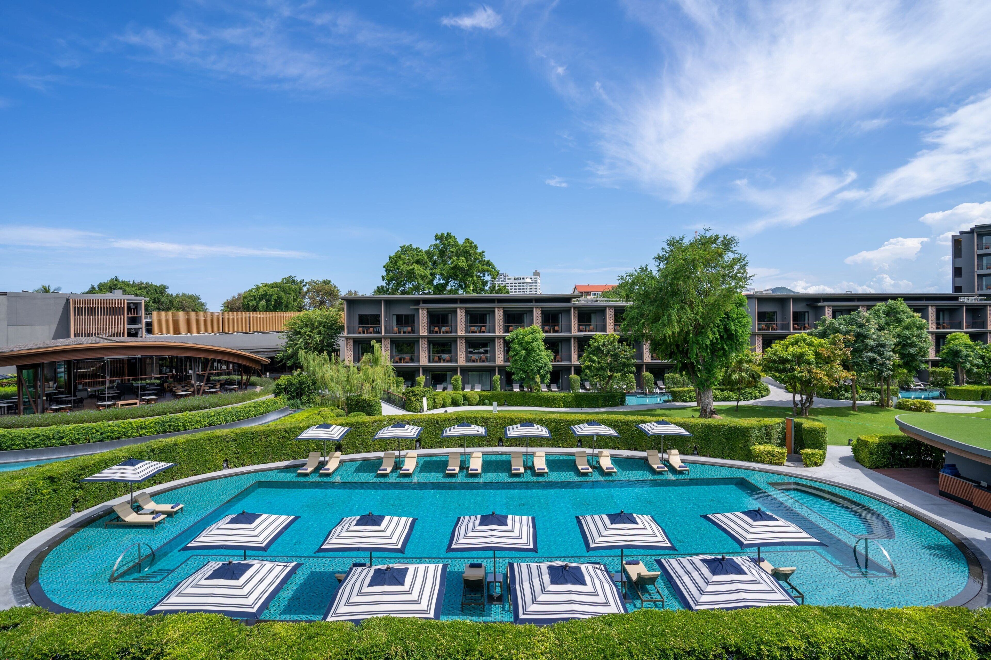 5 outdoor pools, open 9:00 AM to 7:00 PM, pool umbrellas, pool loungers