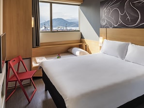 Căn hộ Tiêu chuẩn, nhiều giường | Minibar, két bảo mật tại phòng, bàn, màn/rèm cản sáng