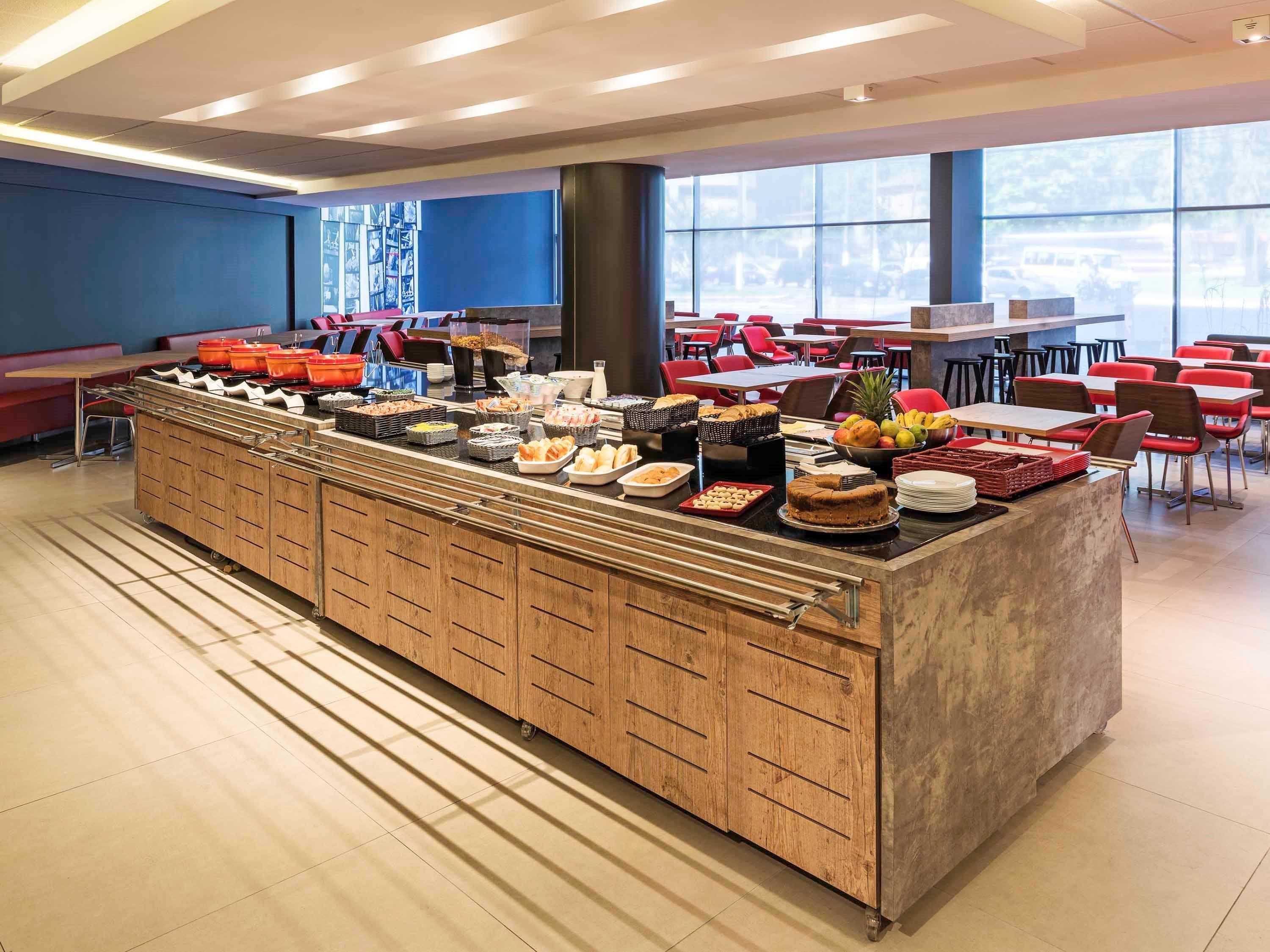 Desayuno buffet diario (BRL 53.00 por persona)