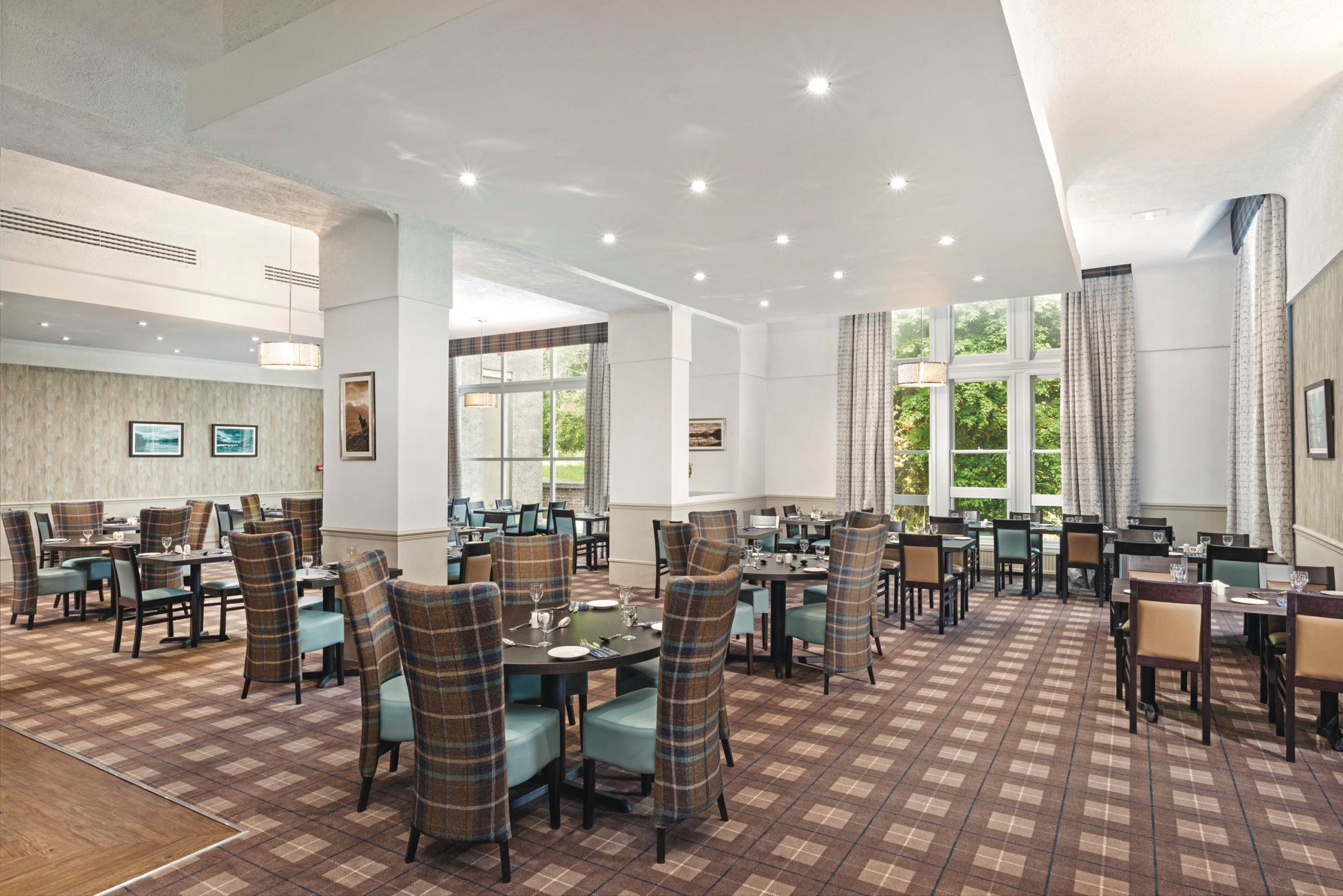 Sarapan penuh setiap hari (GBP 14 seorang) 