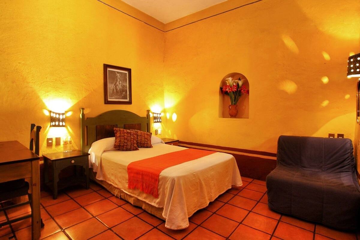 standard room | in-room safe, desk, free wifi, bed sheets