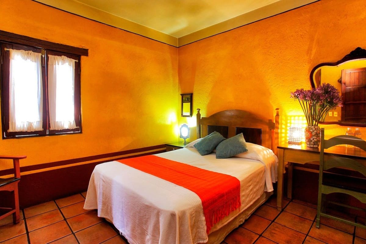 standard room | in-room safe, desk, free wifi, bed sheets