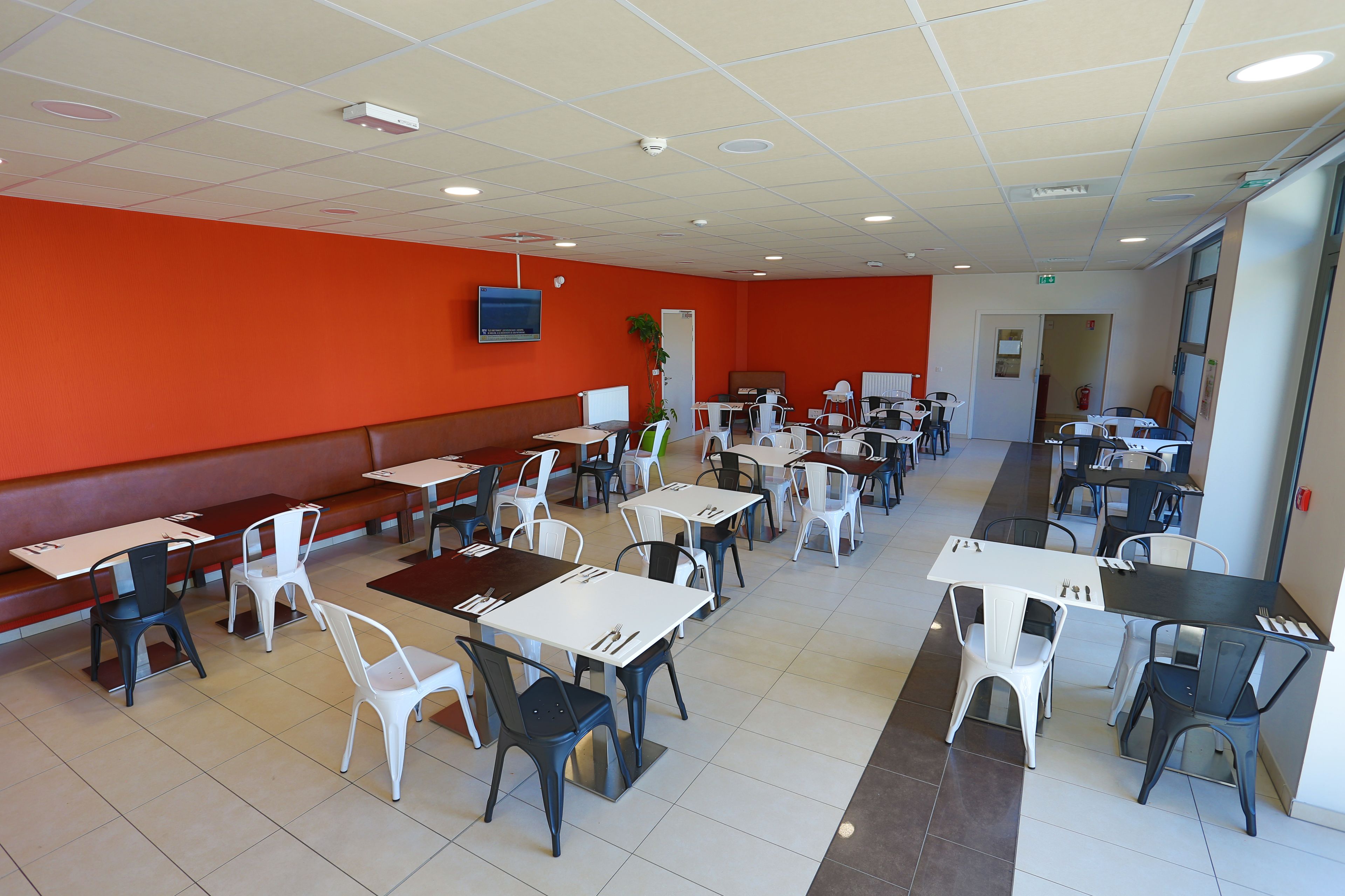 每日供应自助式早餐（每人 EUR 12.50）