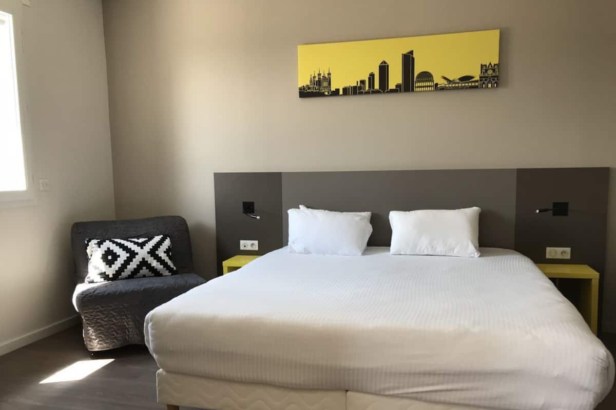 Premium bedding, desk, soundproofing, iron/ironing board