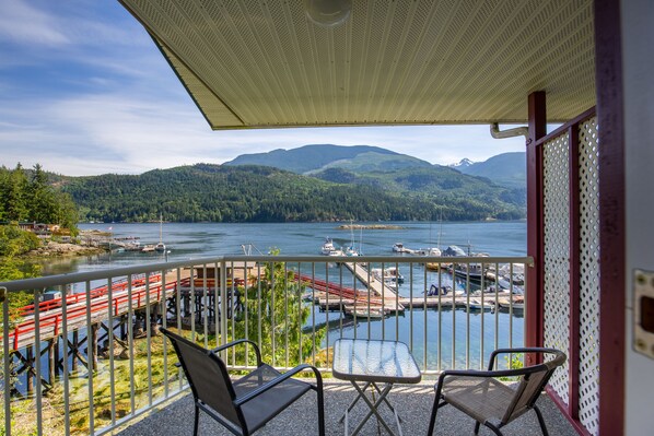 Deluxe Room, 1 King Bed, Kitchenette, Ocean View (202) | Balcony