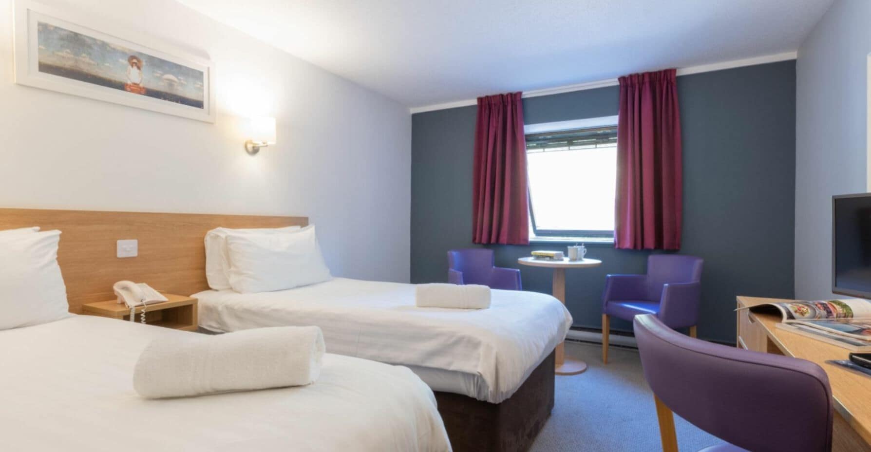 Twin Room | Individually decorated, individually furnished, desk, iron/ironing board