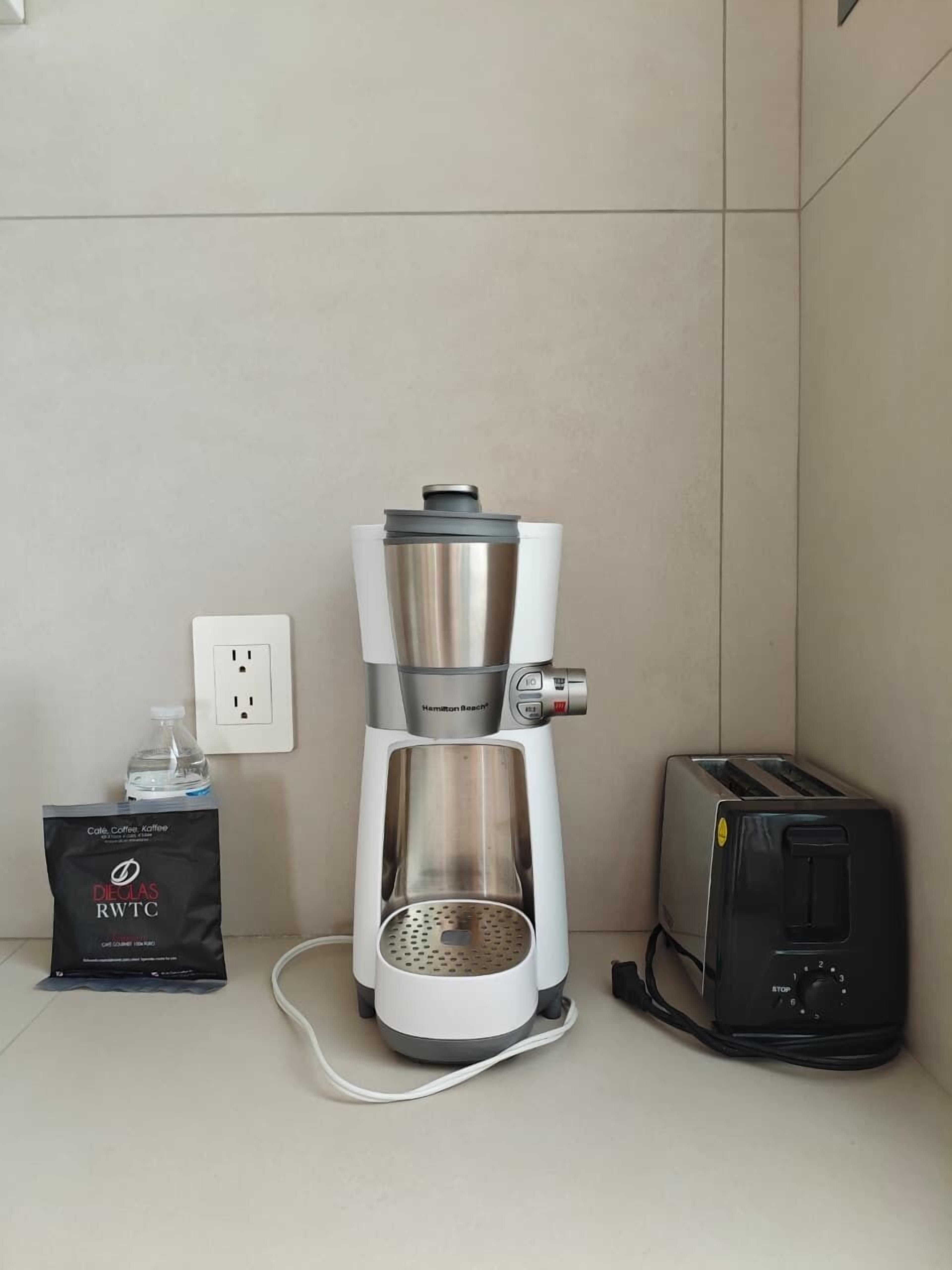 Standard Apartment, 1 Bedroom, Kitchen | Private kitchen | Full-size fridge, microwave, stovetop, cookware/dishes/utensils