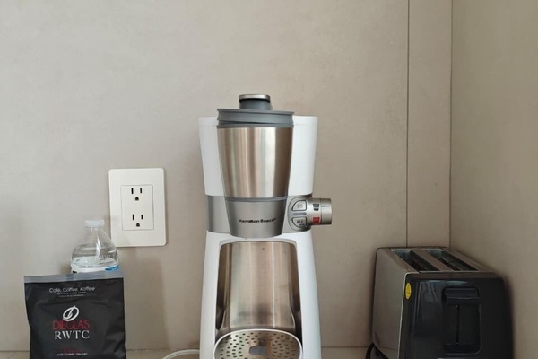 Standard Apartment, 1 Bedroom, Kitchen | Private kitchen | Full-size fridge, microwave, stovetop, cookware/dishes/utensils