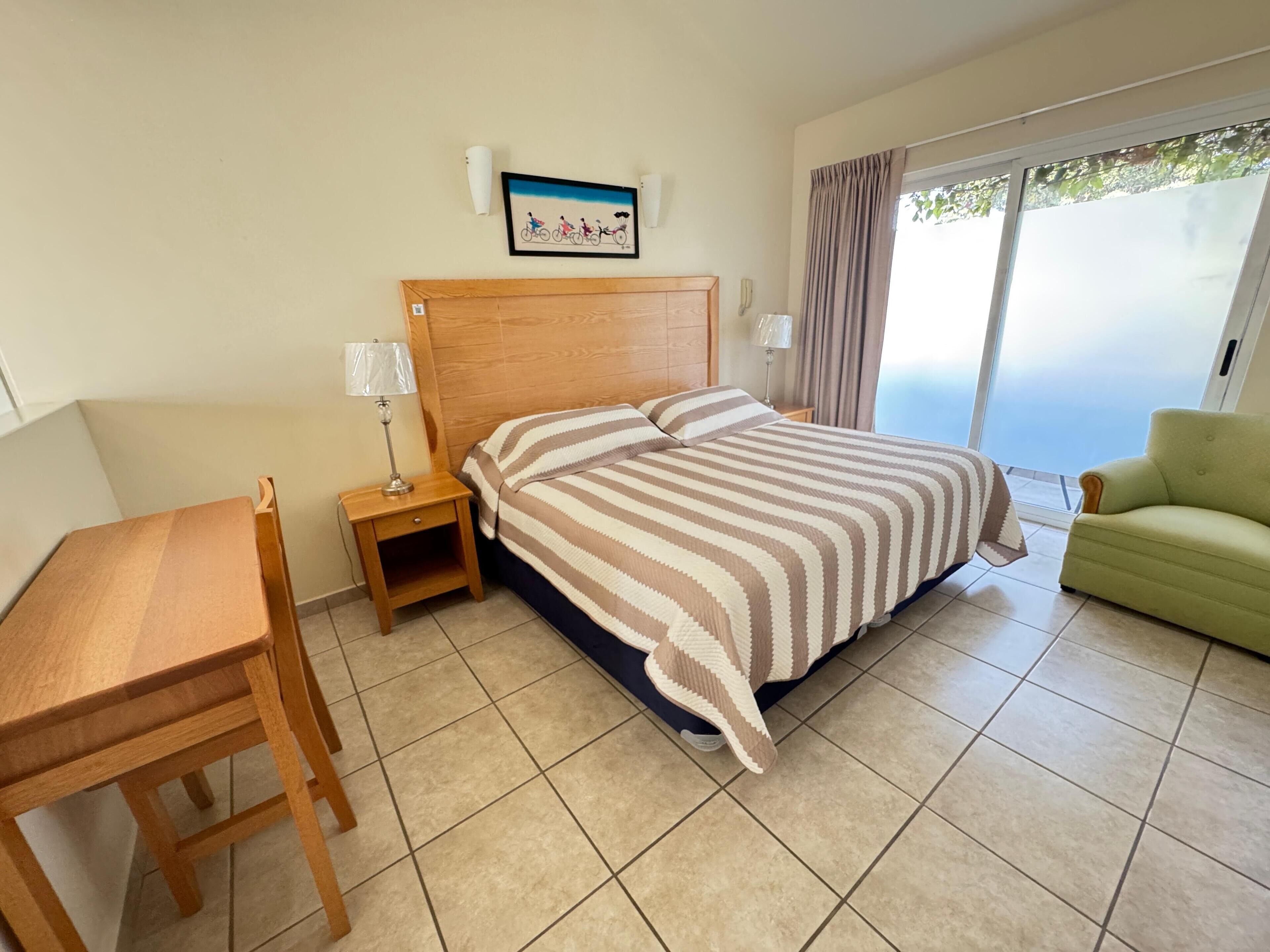 Superior Suite, 1 King Bed, Kitchen | Free WiFi, bed sheets