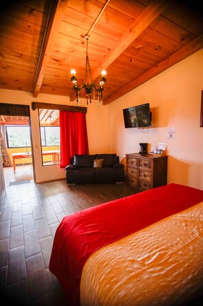 디자인룸, 킹사이즈침대 1개, 테라스, 언덕 전망 | 각각 다른 스타일의 인테리어, 각각 다르게 가구 비치, 다리미/다리미판, 무료 WiFi