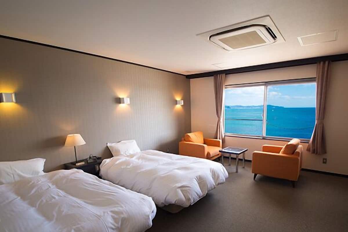 In-room safe, free WiFi, bed sheets