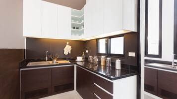 Family Villa | Private kitchen | Fridge, microwave, stovetop, toaster