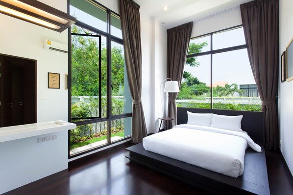 Familienvilla | 3 Schlafzimmer, individuell eingerichtet, Schreibtisch