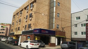 واجهة المنشأة