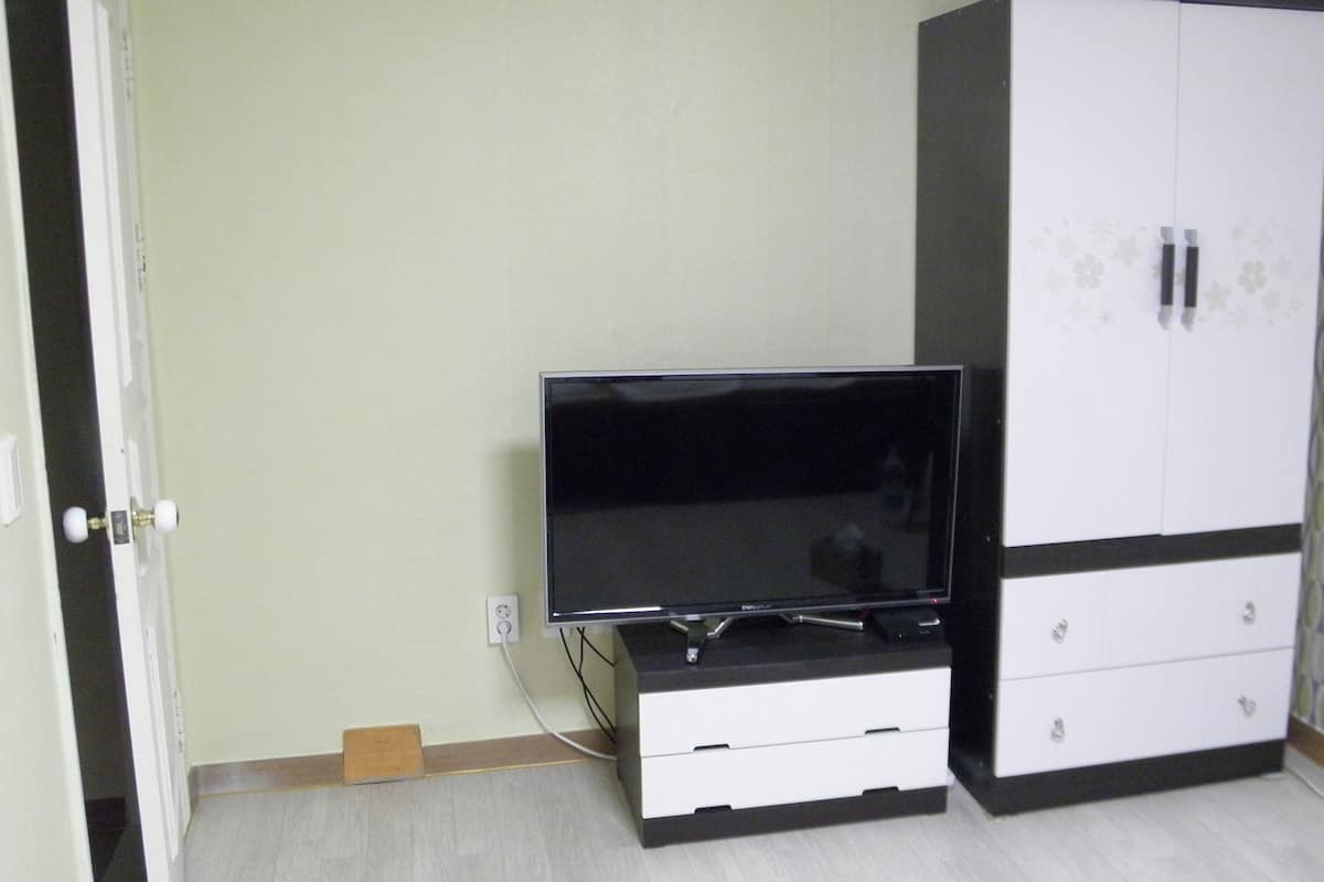 Room | Free WiFi, bed sheets