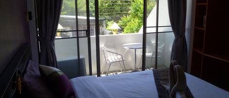 Kahden hengen classic-huone | Tallelokero huoneessa, kannettavalle tietokoneelle sopiva työtila