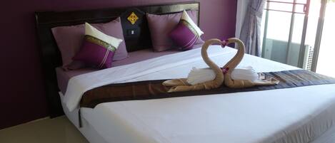 Dobbeltrom – classic | Safe på rommet, skrivebord for bærbar PC og wi-fi (inkludert)