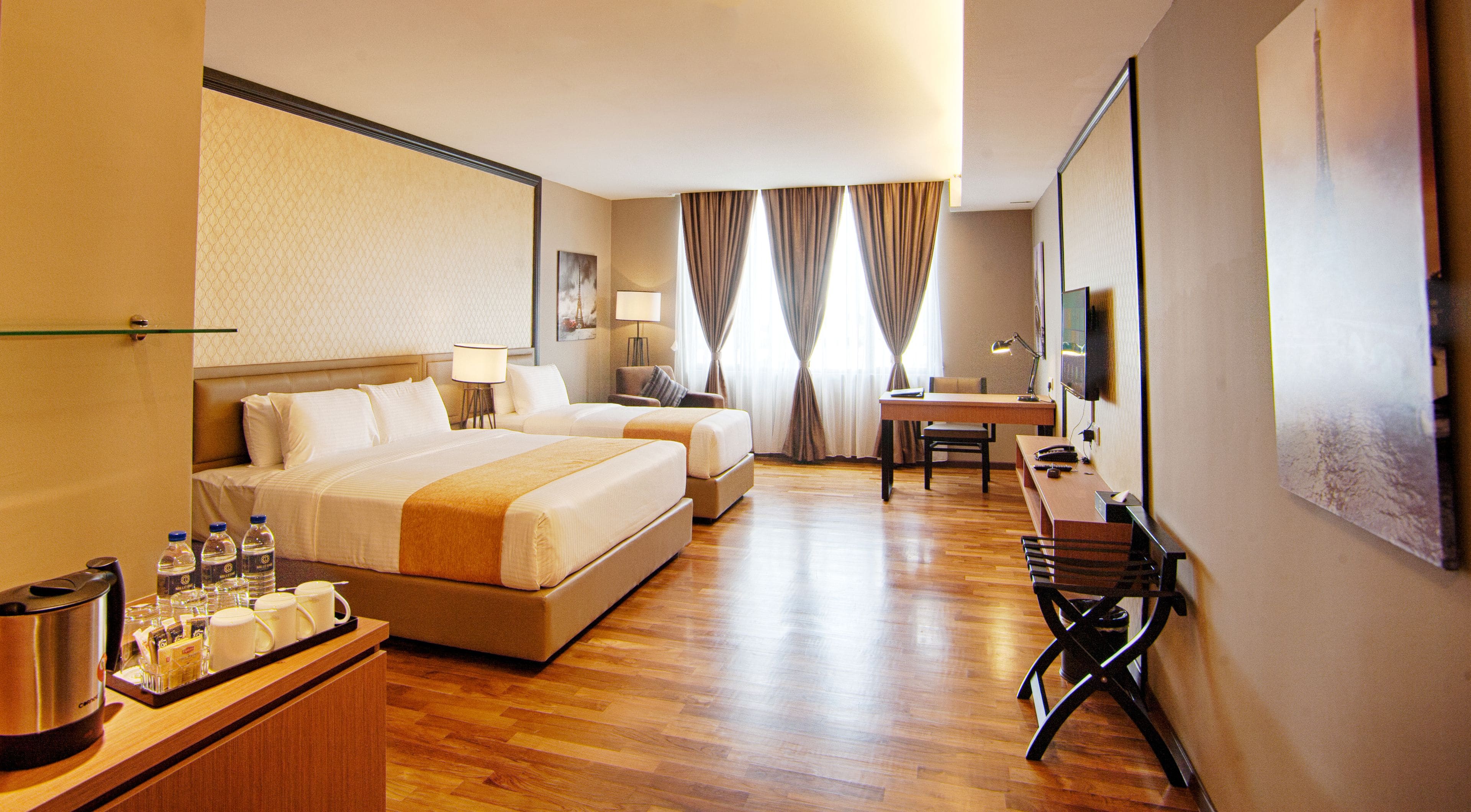 Habitació triple Deluxe | Caixa forta a l'habitació, escriptori i habitacions insonoritzades 