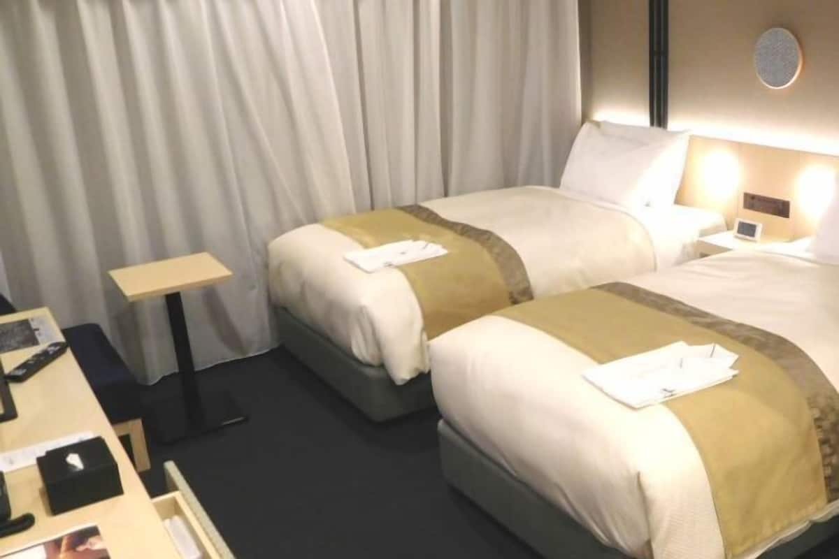 1 bedroom, down duvets, in-room safe, desk