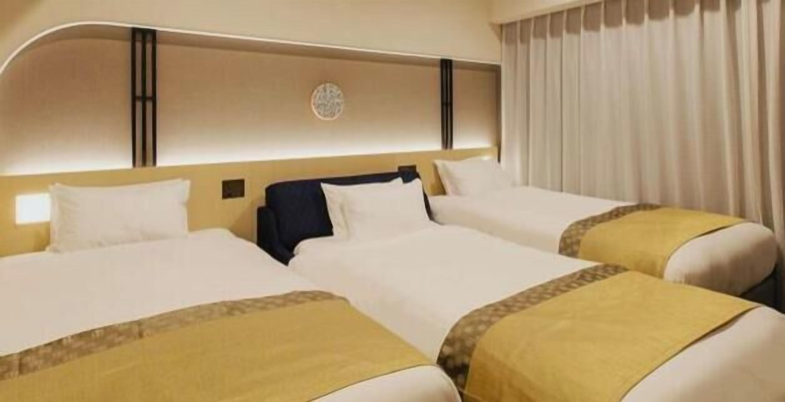 羽绒被、客房内保险箱、办公桌、遮光窗帘