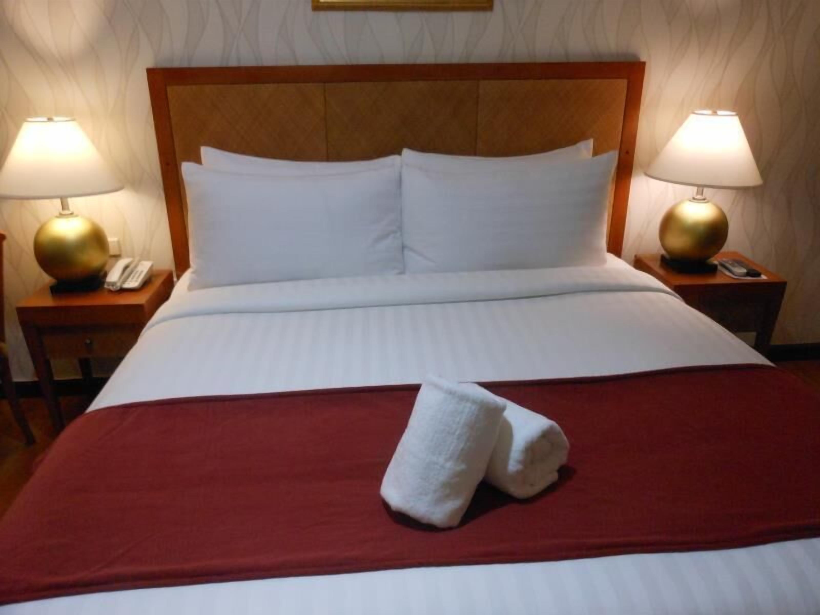 superior room | in-room safe, desk, free wifi, bed sheets