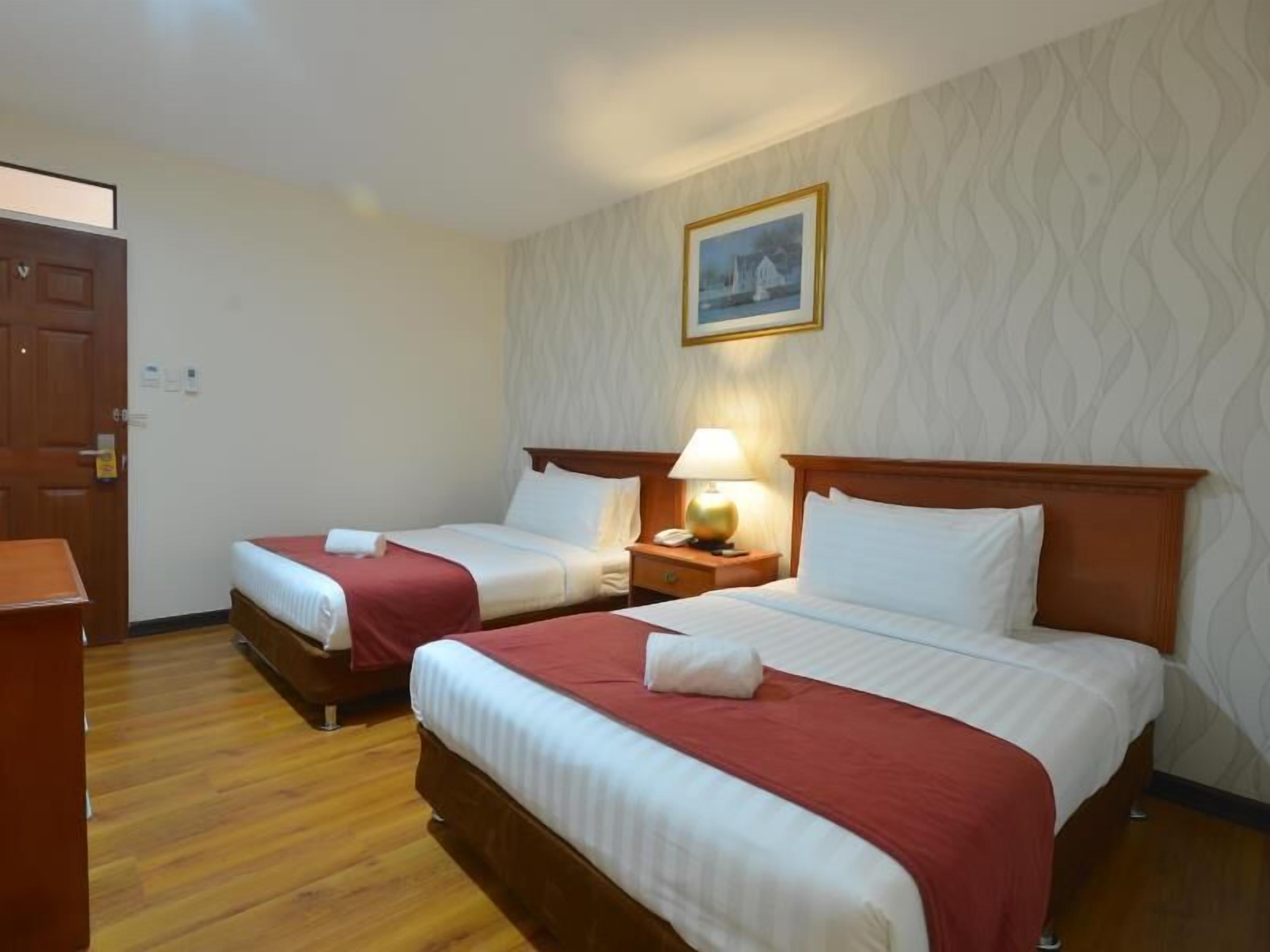 superior room | in-room safe, desk, free wifi, bed sheets