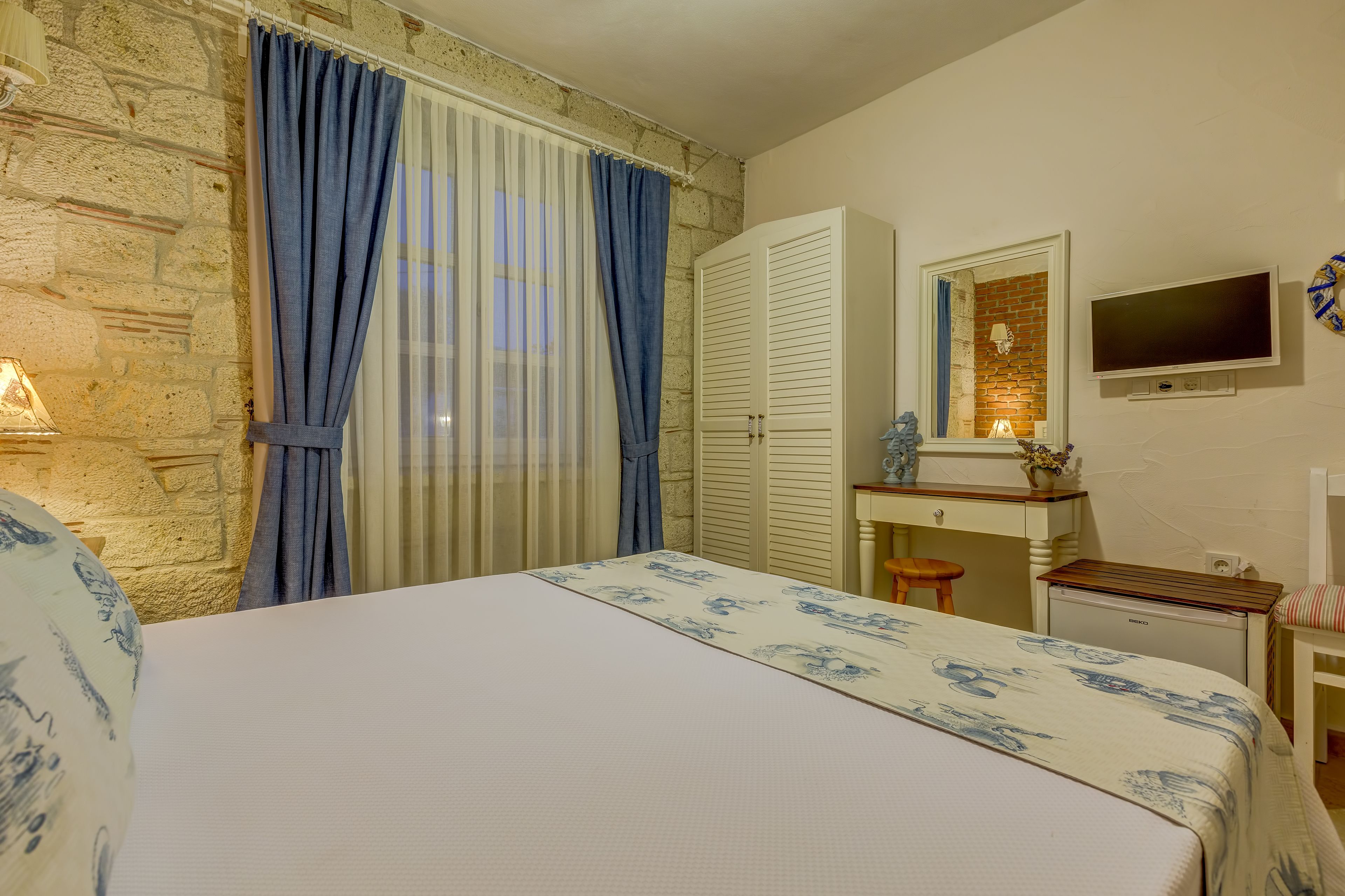 standard double room | minibar, in-room safe, desk, soundproofing