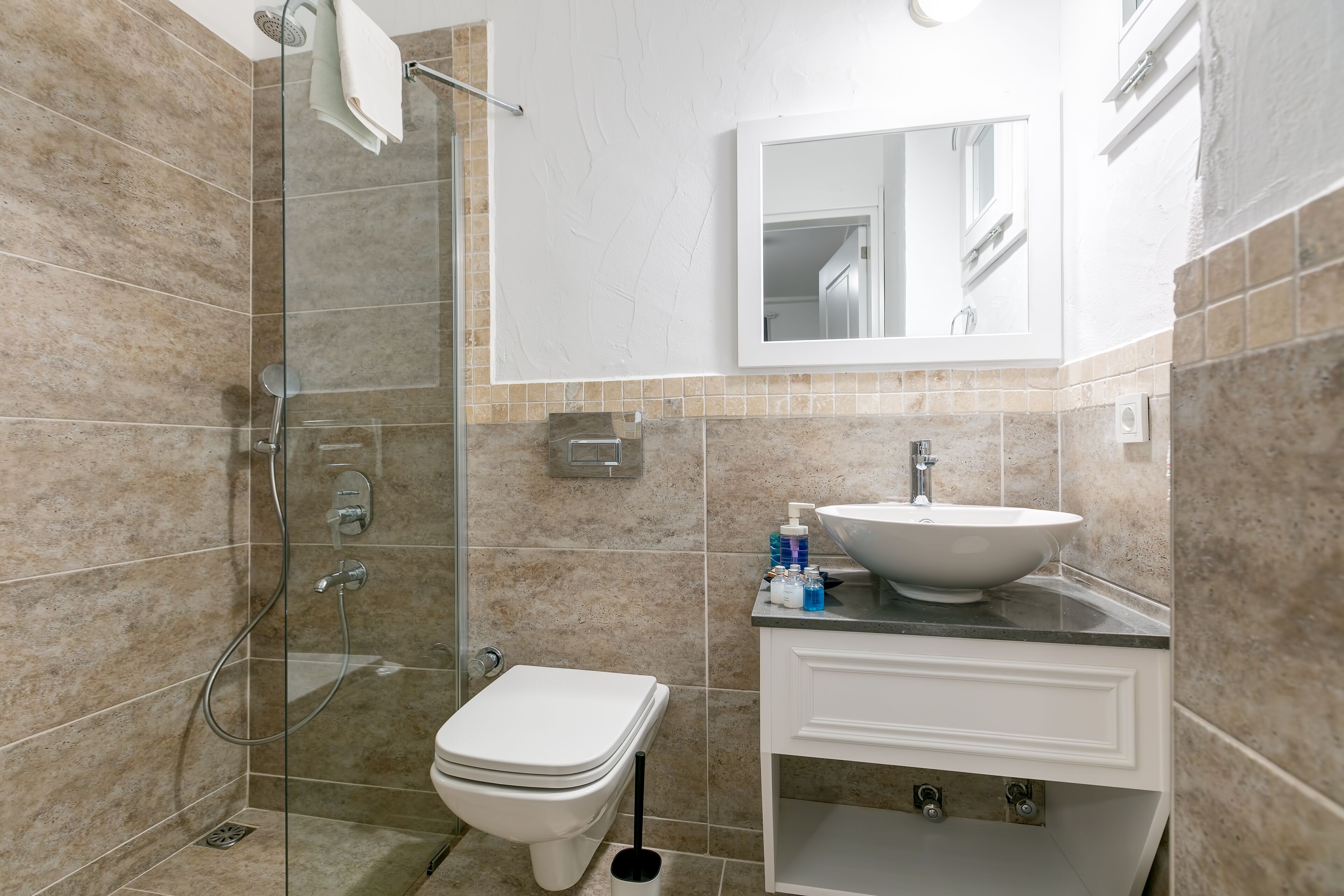 junior suite | bathroom | shower, free toiletries, hair dryer, slippers