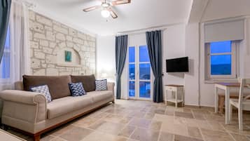 Standard Suite | Living area | LCD TV