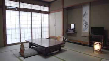 Standard Room, Shared Bathroom | Individually decorated, individually furnished, desk, iron/ironing board