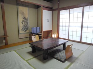 Economy-Zimmer, Gemeinschaftsbad (Japanese Style) | Individuell dekoriert, individuell eingerichtet, Schreibtisch