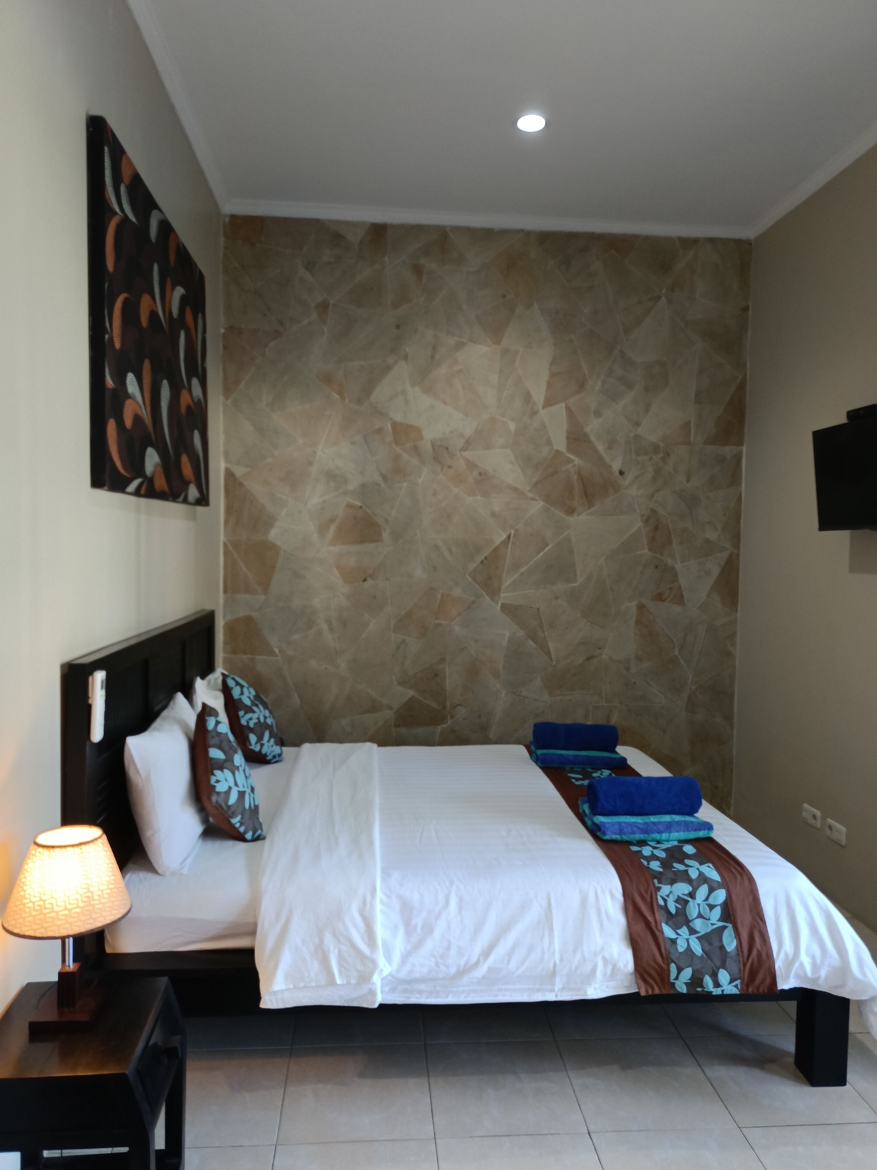 deluxe double room | minibar, in-room safe, desk, soundproofing