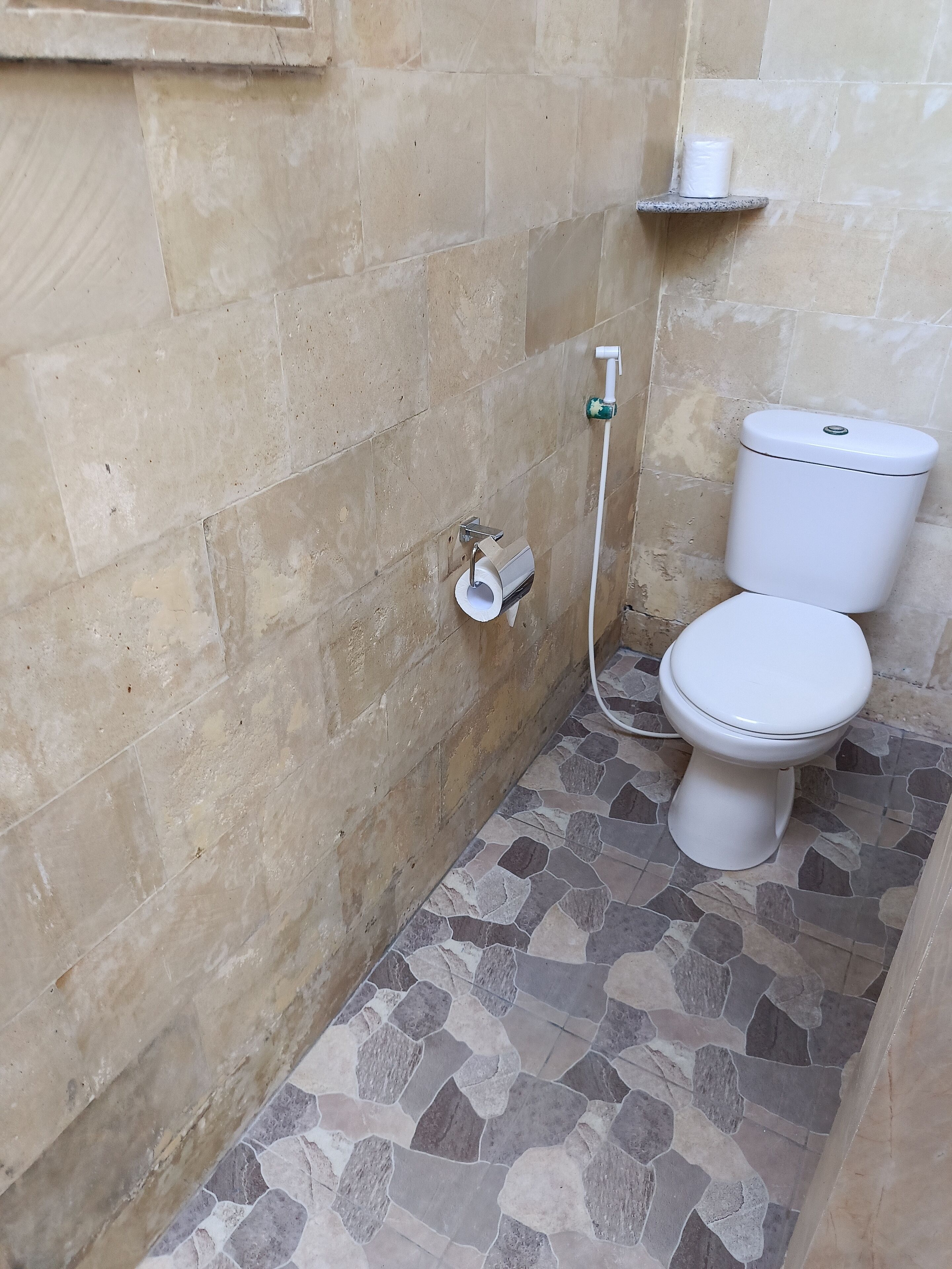 shower, free toiletries, towels