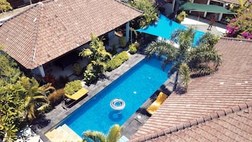 Kolam renang terbuka