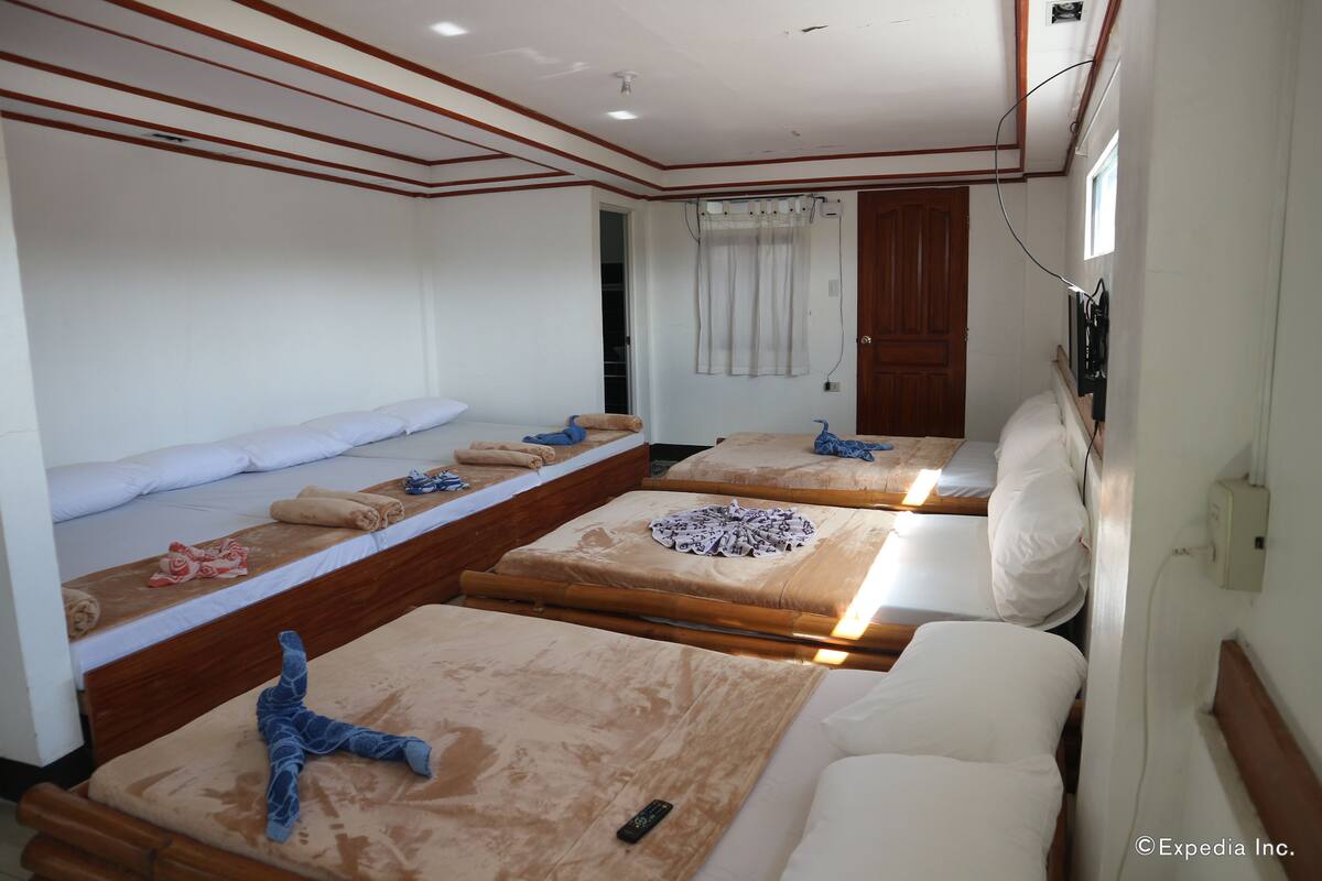 Big Room | Desk, rollaway beds, free WiFi
