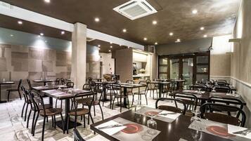 Lunch and dinner served