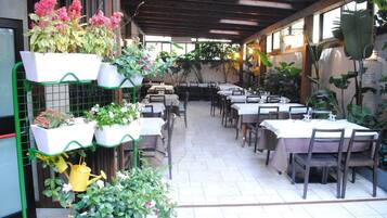 Lunch and dinner served