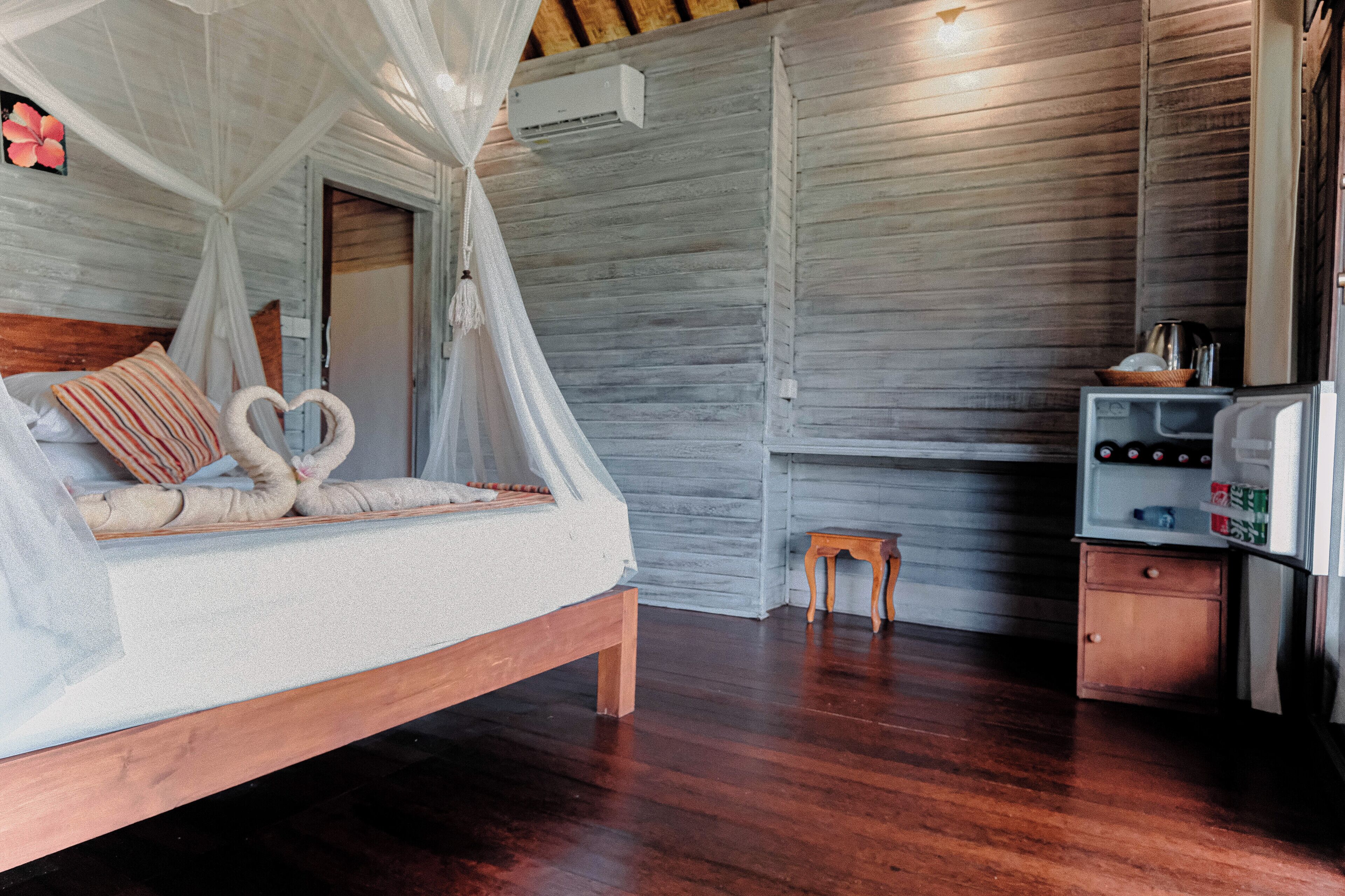 deluxe double room | minibar