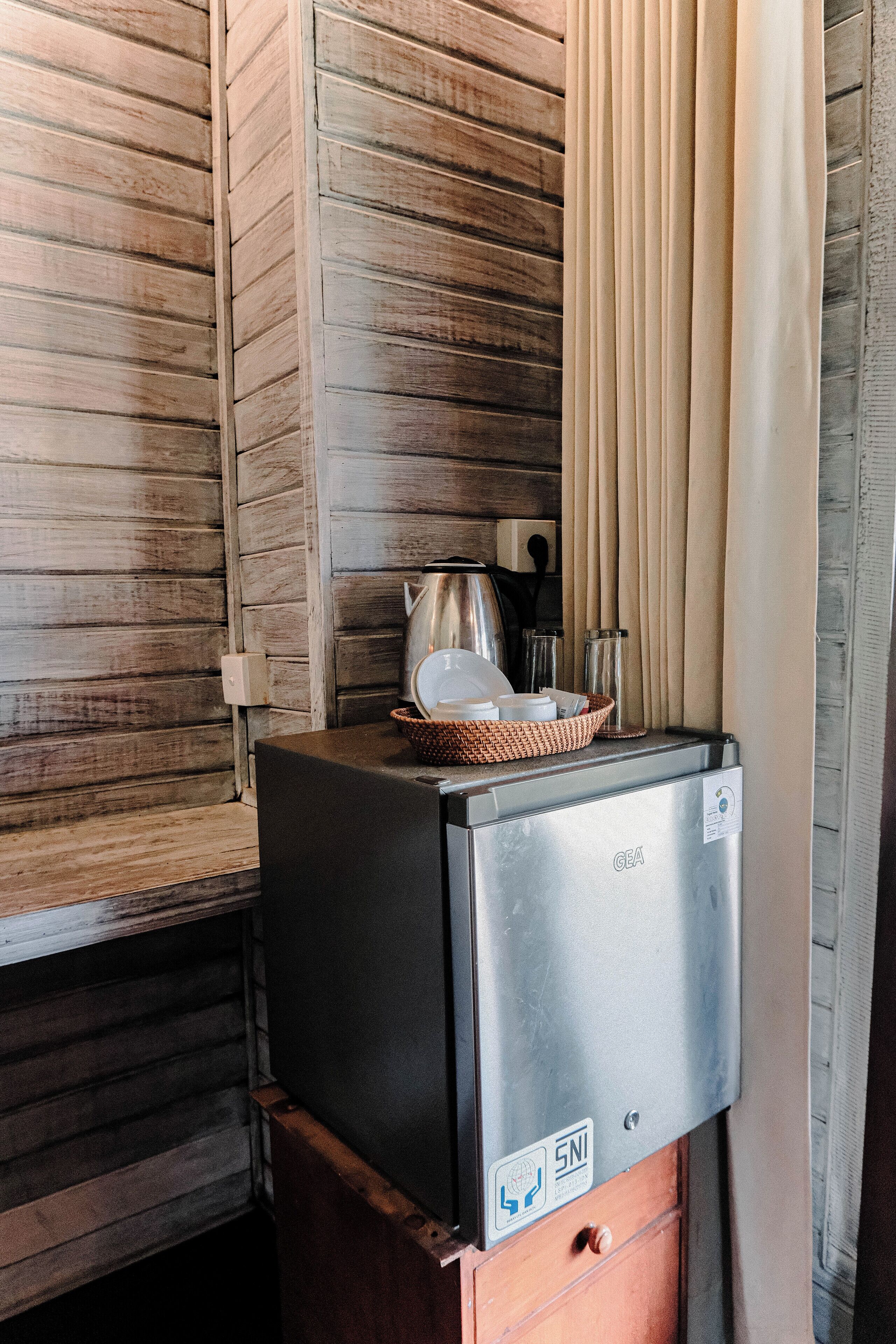 deluxe double room | mini fridge