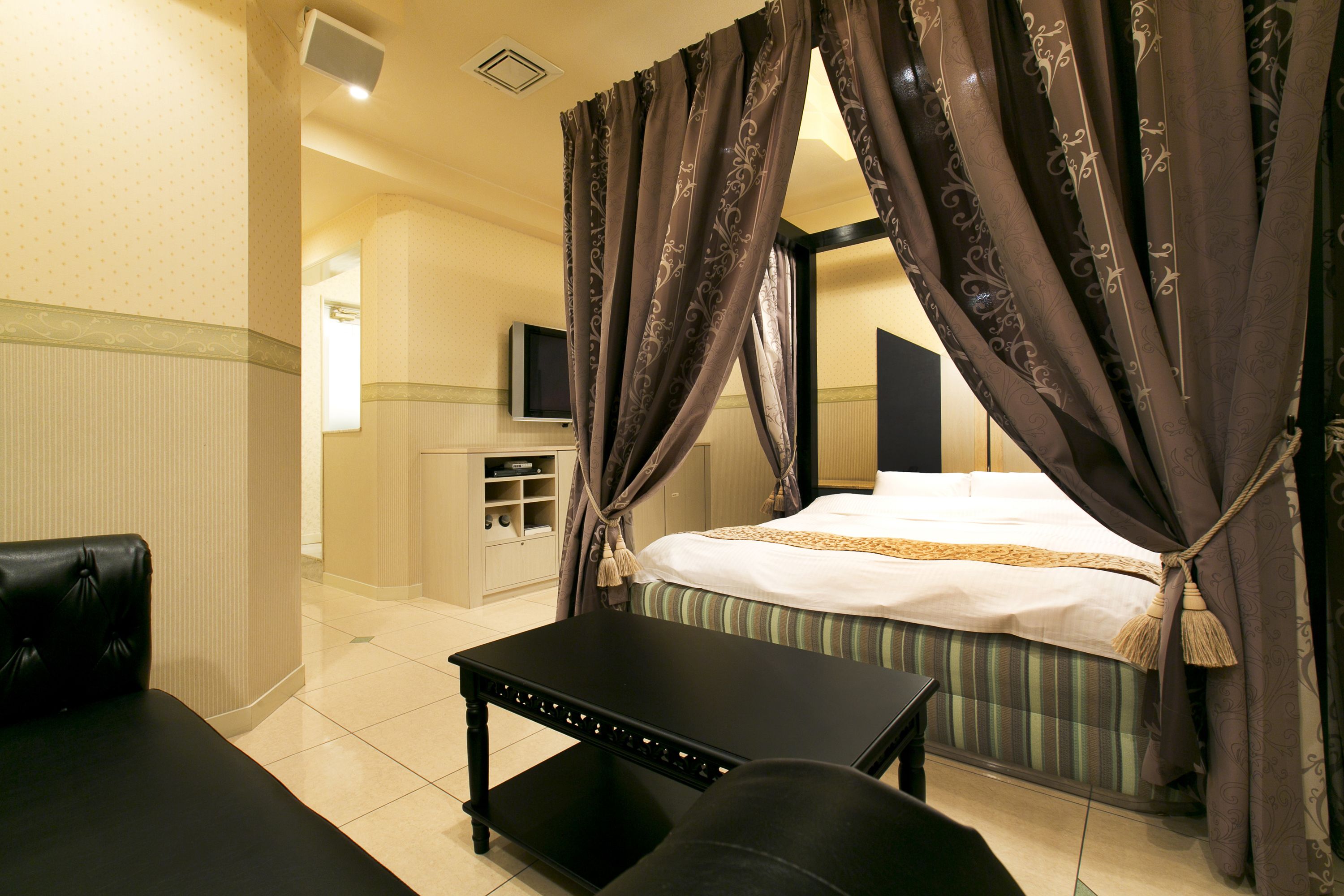 Decoración personalizada, escritorio y sistema de insonorización 