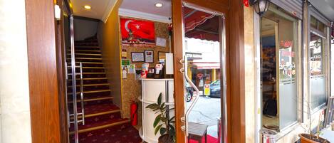 Vista frontal de la propiedad