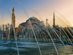 A historic building with multiple minarets and a large dome, surrounded by a water fountain display. - Seyri Istanbul Hotel (Istanbul)