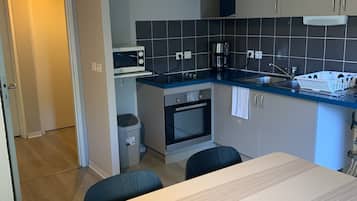 Appartement Familial | Cuisine privée | Réfrigérateur, micro-ondes, plaque de cuisson, cafetiÚre/bouilloire