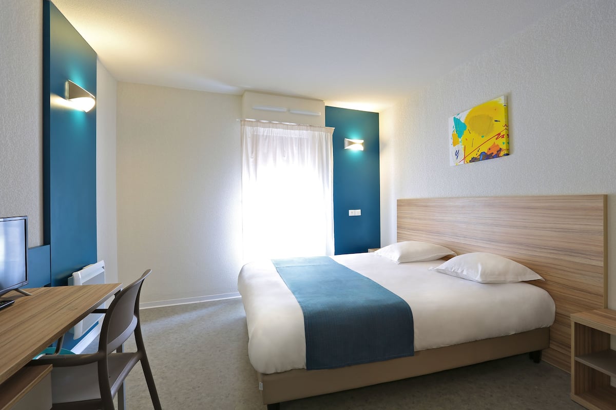 Comfort Studio | 2 bedrooms, in-room safe, desk, laptop workspace