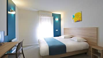 Estudio Confort | Caja de seguridad en la habitación y escritorio