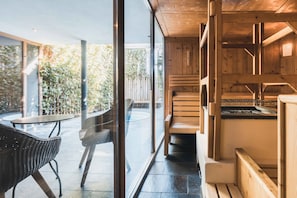 Un sauna, una bañera de hidromasaje, baño turco, tratamientos corporales