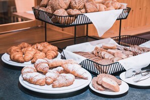 Petit déjeuner buffet compris tous les jours